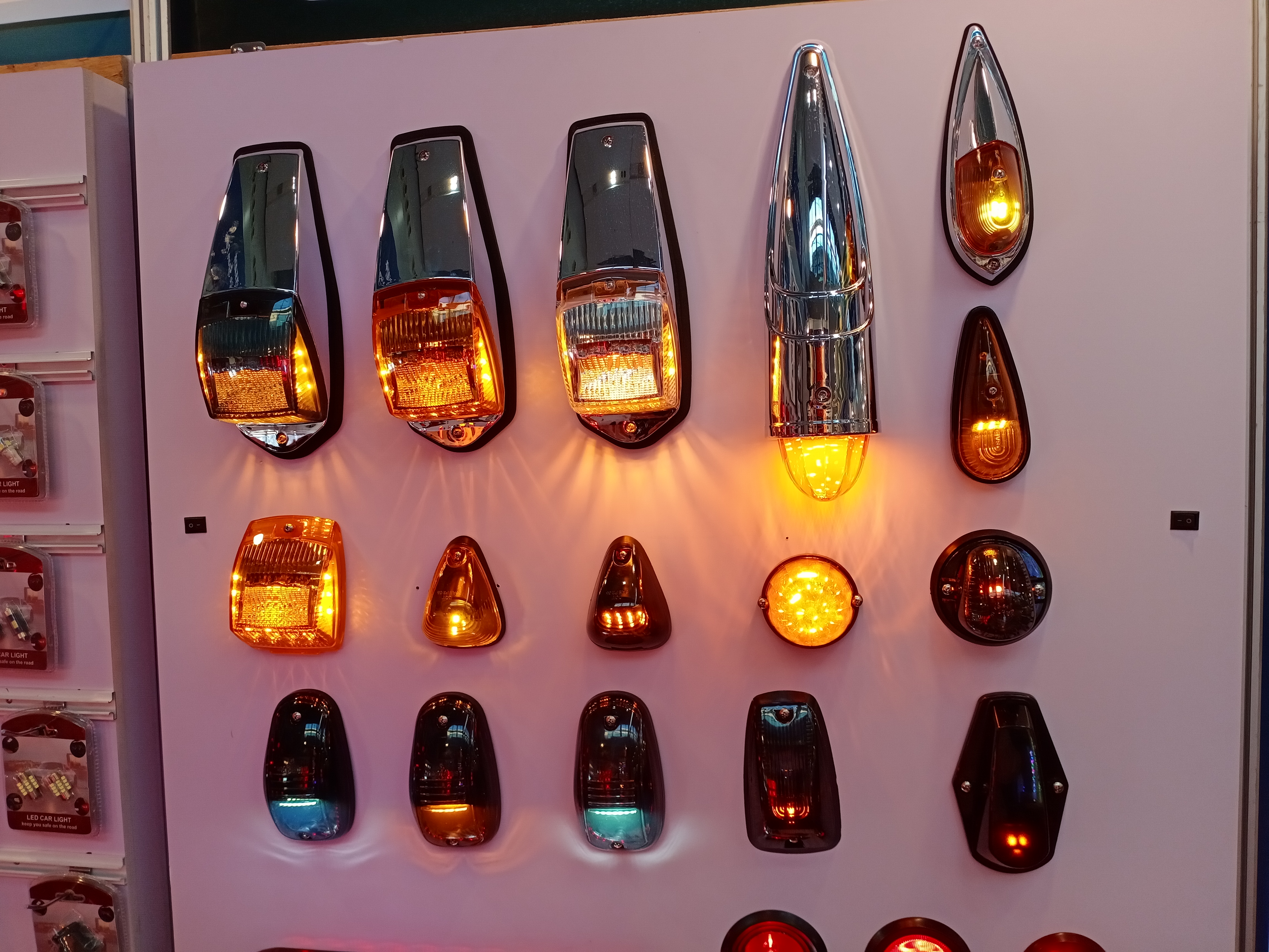 ウォータープルーフLEDワークライト、ホットセールLEDワークライト、自動車LEDワークライト、調整可能なLED作業ライト、スタンド付きのベストLEDワークライト